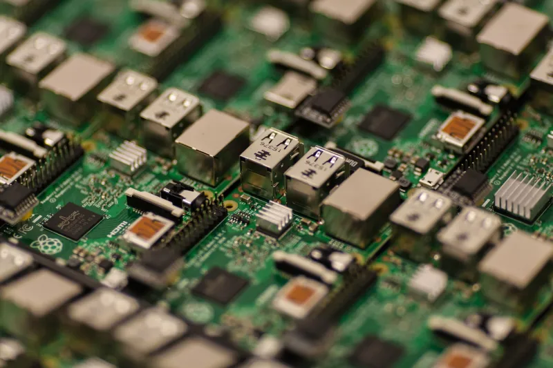 Cervelli piccoli, ambizioni grandi: come l'Italia sfida i giganti dei chip per l'IA embedded